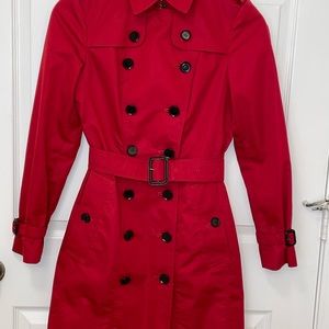 Burberry - ALMOST BRAND NEW - Exquisite knee length Red Trench Coat, US size 4